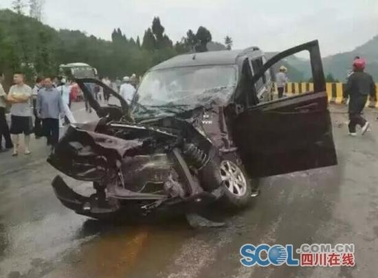 車輛失控沖進(jìn)學(xué)校引發(fā)火災(zāi)，造成一死八傷重大事故